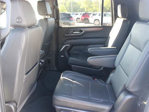 Used 2025 GMC Yukon XL Denali AWD/4WD image 33
