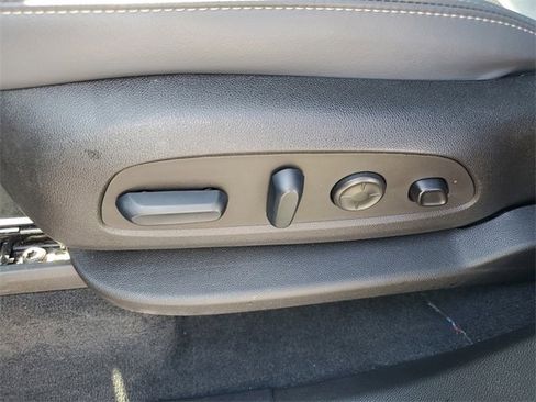 Used 2024 Buick Enclave Premium image 7