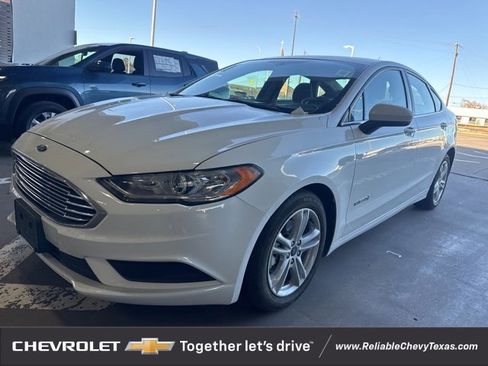 Used 2018 Ford Fusion S image 2