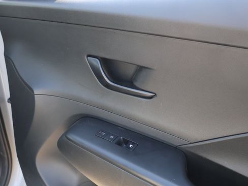 Used 2025 Hyundai Kona SEL image 8