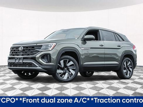 Used 2025 Volkswagen Atlas Cross Sport SE image 2