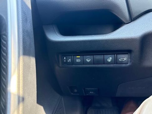 Used 2022 Toyota RAV4 XLE Premium AWD/4WD image 19
