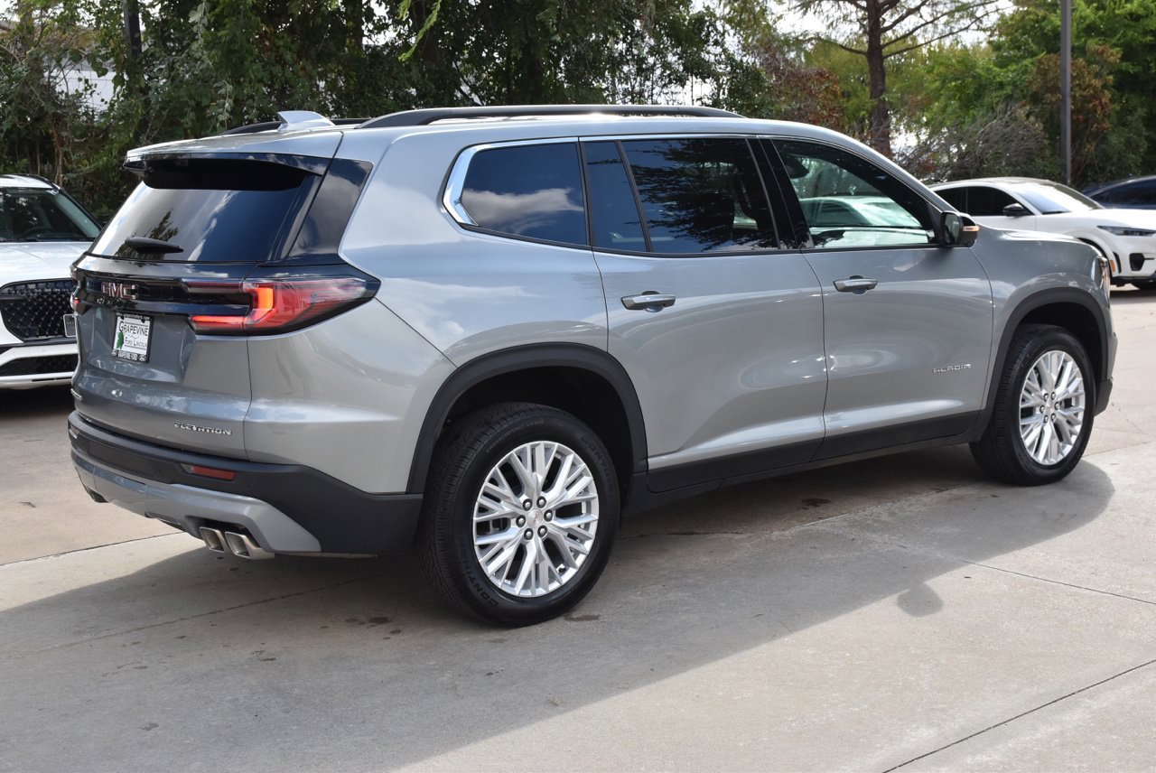 Used 2026 GMC Acadia Elevation w/ Elevation Premium Package FWD image 7