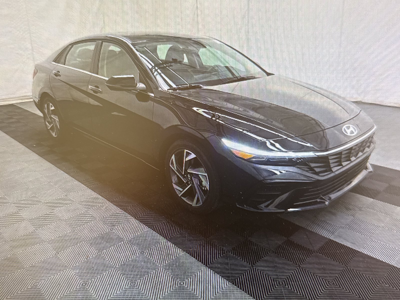 Used 2026 Hyundai Elantra Limited FWD image 5