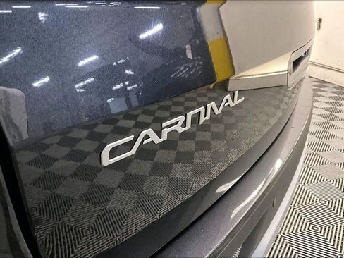 Used 2023 Kia Carnival LX FWD image 30