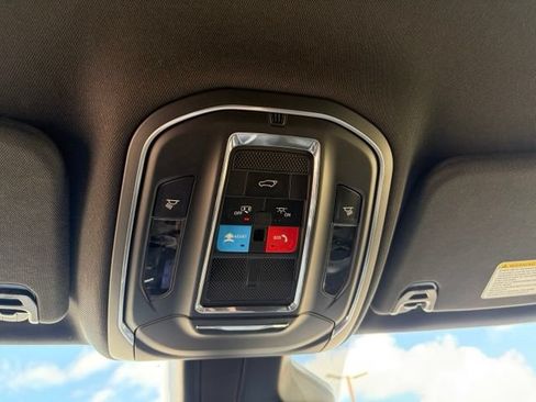 Used 2024 Jeep Wagoneer Series II w/ Flexible Seating Group RWD image 13