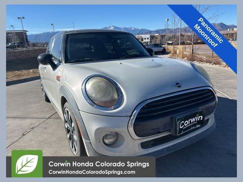 Used 2017 MINI Cooper 4-Door Hardtop image 1