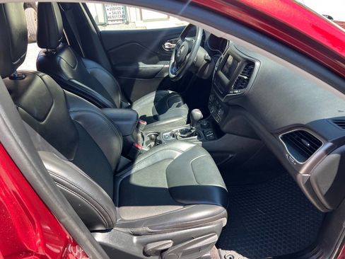 Used 2019 Jeep Cherokee Latitude Plus w/ Cold Weather Group image 13