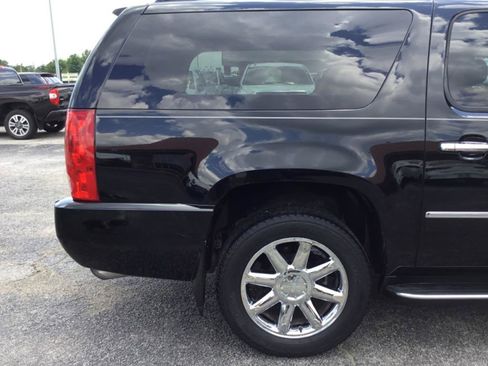 Used 2010 GMC Yukon XL Denali AWD/4WD image 16