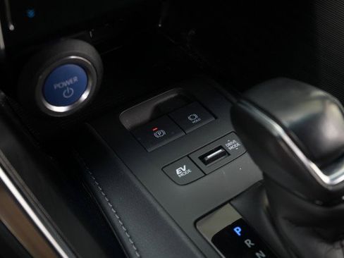 Used 2021 Toyota Venza XLE image 56