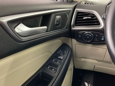 Used 2022 Ford Edge Titanium image 19