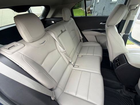 Used 2019 Cadillac XT4 Luxury w/ Cold Weather Package FWD image 31