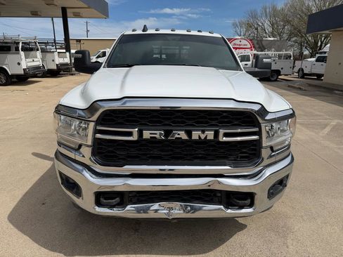 Used 2024 RAM 2500 Tradesman w/ Chrome Appearance Group image 8