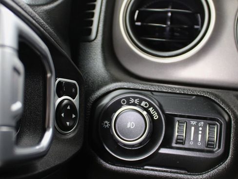 Used 2018 Jeep Wrangler Unlimited Sport S image 18