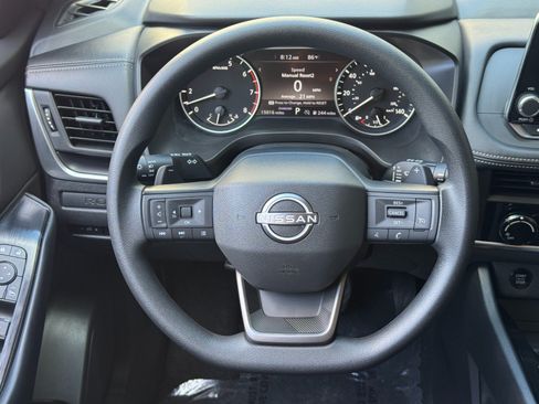 Used 2025 Nissan Rogue S FWD image 18