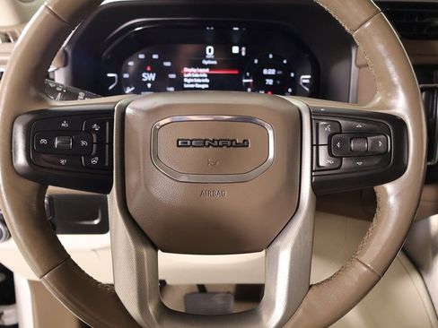Used 2022 GMC Yukon XL Denali AWD/4WD image 3