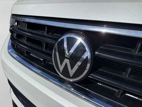 Used 2022 Volkswagen Tiguan SE R-Line FWD image 11