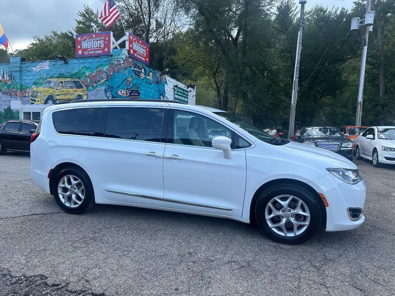 Used 2017 Chrysler Pacifica Touring-L w/ Tire & Wheel Group FWD image 1
