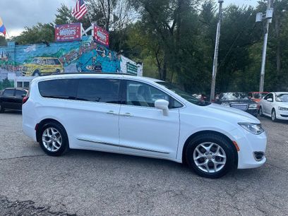 Used 2017 Chrysler Pacifica Touring-L w/ Tire & Wheel Group