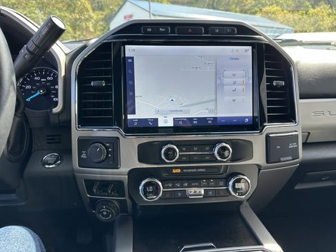 Certified 2022 Ford F250 Lariat w/ Lariat Ultimate Package image 14