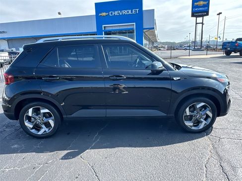 Used 2024 Hyundai Venue SEL image 5