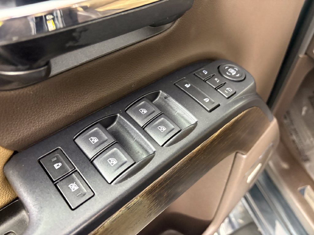 Used 2019 GMC Sierra 2500 Denali w/ Duramax Plus Package AWD/4WD image 12