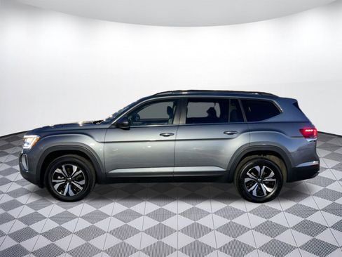 Certified 2025 Volkswagen Atlas SE image 2