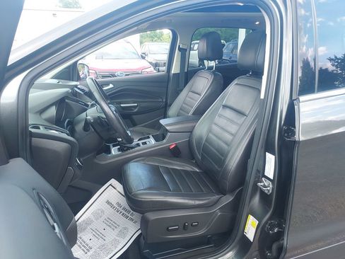 Used 2017 Ford Escape Titanium w/ Equipment Group 301A AWD/4WD image 28