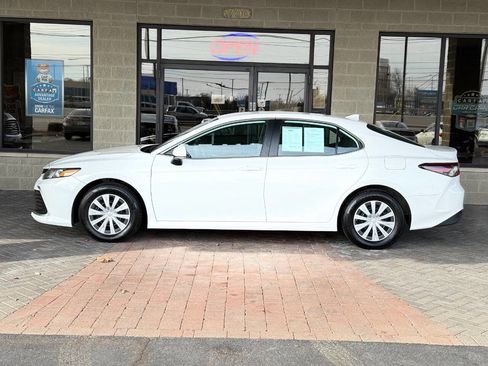 Used 2022 Toyota Camry LE image 56