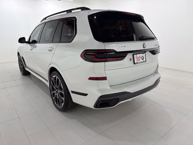 Used 2026 BMW X7 xDrive40i w/ M Sport Package AWD/4WD image 3