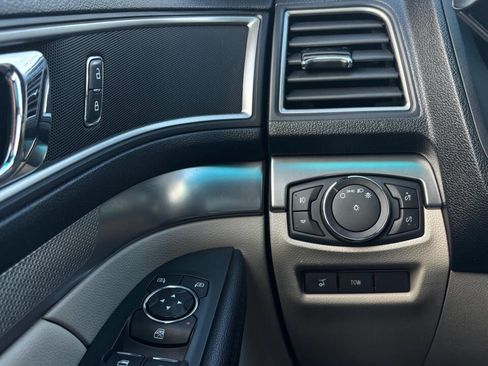 Used 2018 Ford Explorer XLT w/ Equipment Group 202A image 26