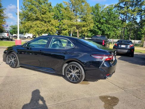Used 2024 Toyota Camry SE FWD image 3