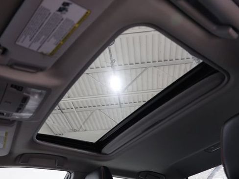 Used 2016 Toyota Camry SE w/ Moonroof Package FWD image 27