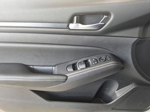 Used 2025 Nissan Altima 2.5 SV FWD image 20