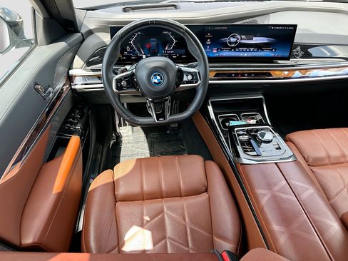 Certified 2024 BMW i7 xDrive60 w/ Premium Package AWD/4WD image 23