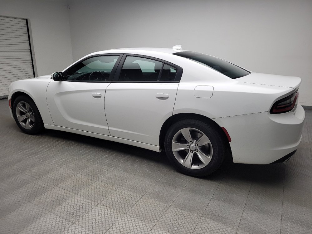 Used 2016 Dodge Charger SXT RWD image 3