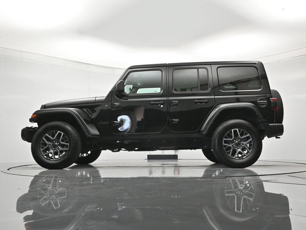 Used 2025 Jeep Wrangler Unlimited Sahara AWD/4WD image 43