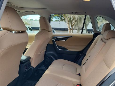 Used 2020 Toyota RAV4 XLE image 16