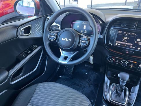 Used 2025 Kia Soul LX w/ LX Technology Package image 30