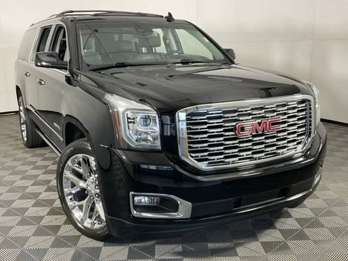 Used 2020 GMC Yukon XL Denali w/ Denali Premium Package AWD/4WD image 45