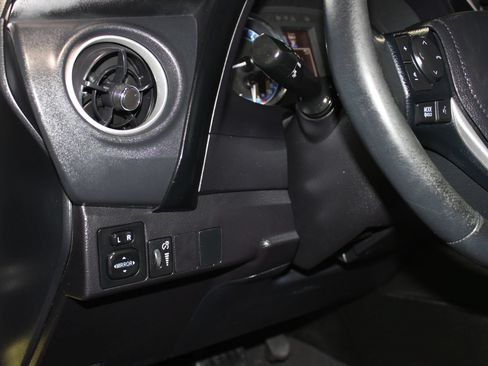 Used 2019 Toyota Corolla SE FWD image 19