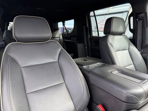 Used 2023 Chevrolet Suburban Premier image 7