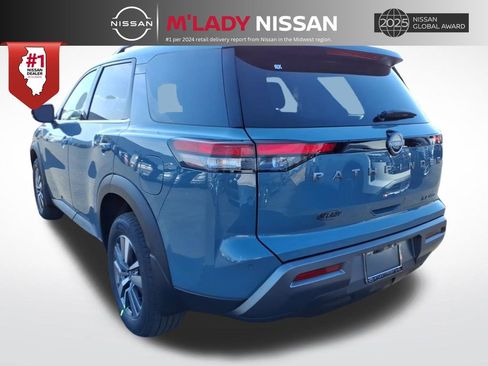 New 2026 Nissan Pathfinder SL image 5