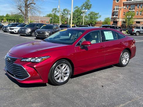Used 2020 Toyota Avalon XLE w/ Moonroof Package image 3