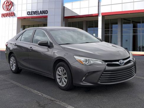 Used 2016 Toyota Camry LE FWD image 2