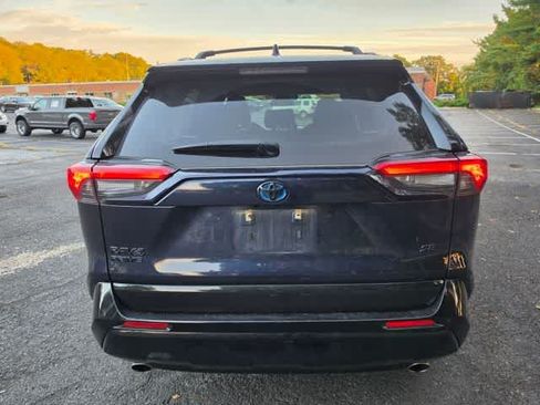 Used 2021 Toyota RAV4 SE w/ Weather & Moonroof Package AWD/4WD image 5