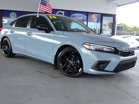Used 2024 Honda Civic Sport image 3