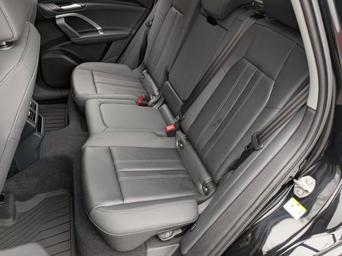 Used 2025 Audi Q5 Premium Plus w/ Premium Plus image 18