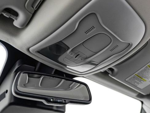 Used 2019 Jeep Renegade Latitude w/ Popular Equipment Group image 26