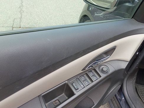 Used 2015 Chevrolet Cruze LS FWD image 13